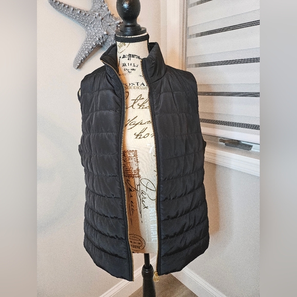 Michael Kors Black Puffer Vest EUC - Picture 2 of 7